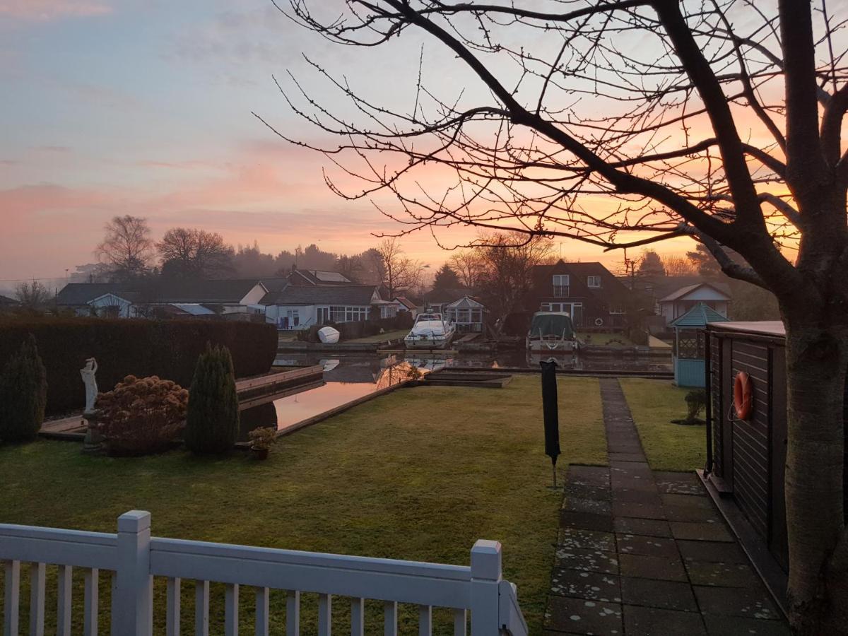 The Willows Wroxham Eksteriør bilde